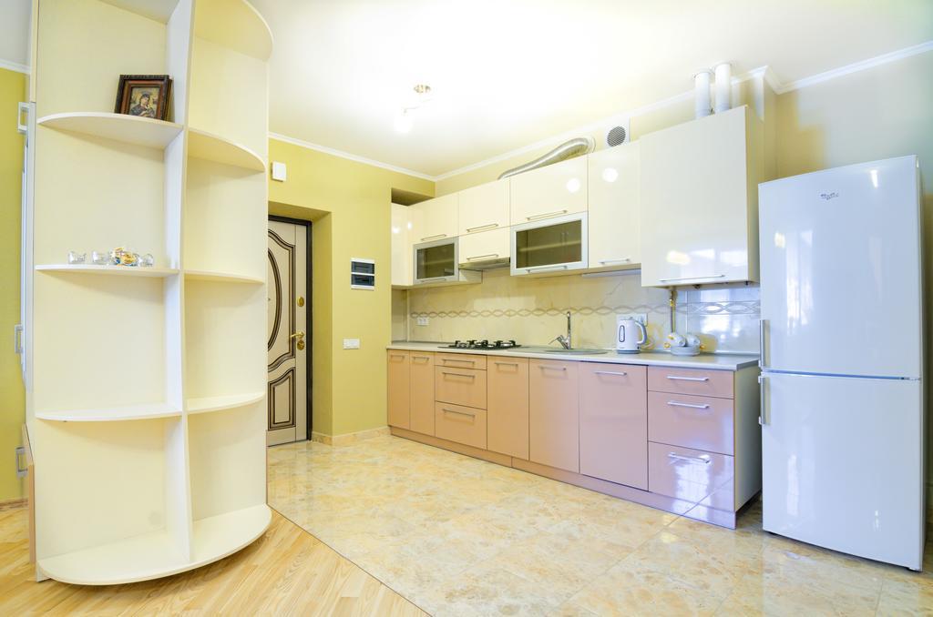 Apartment On Svobody Lviv Exterior foto